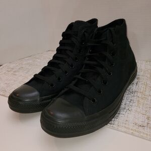 Unisex black converse, Men suze 10.5 Women size 12.5. NWOT, perfect condition.
